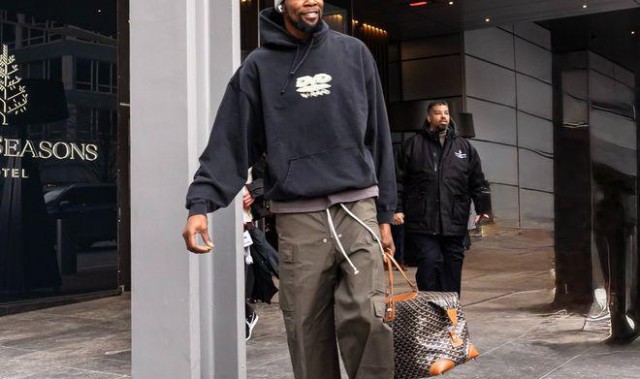 马克西36分10助76人加时险胜火箭，恩比德32分三双杜兰特36分